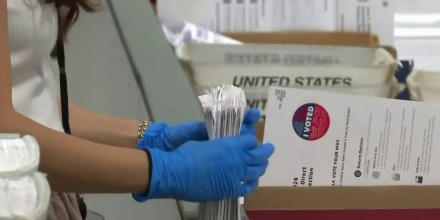 El DOJ investiga elecciones de California tras acusación de Trump de irregularidades