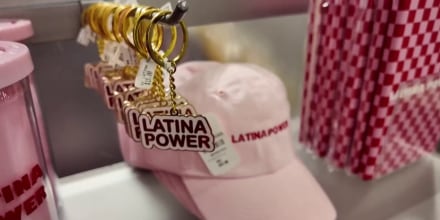 Gorras con mensaje latino desatan polémica en audiencia del Congreso en Washington