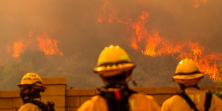 Evacúan decenas de residencias en California por el incendio Sandy, que avanza sin control