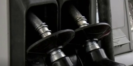 La guerra en Medio Oriente vuelve a disparar a más de $4 el precio promedio de la gasolina