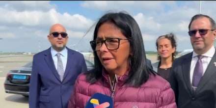Delcy Rodríguez llega a La Haya para reclamar el Esequibo