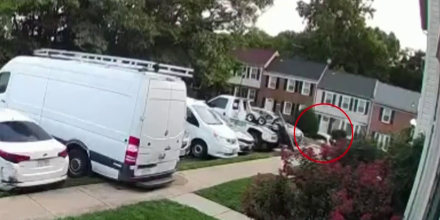 Captan en video el momento en que una camioneta se estrella durante un operativo de ICE en Virginia