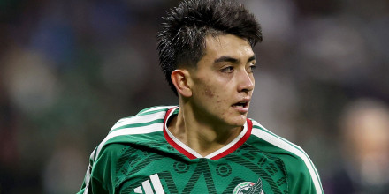 Gilberto Mora, el jugador más joven del 'Tri', se gradúa de la preparatoria a los 17 años