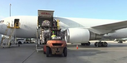 EE.UU. activa un puente aéreo entre Miami y Venezuela para enviar más ayuda