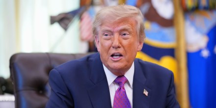 Trump dice que EE.UU. controlará millones de barriles de crudo de Venezuela