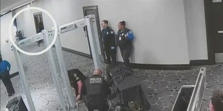 Revelan videos del momento en que el atacante abre fuego en la cena de corresponsales