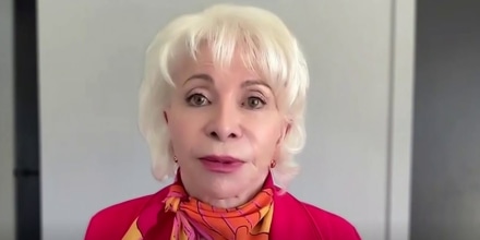 La escritora chilena Isabel Allende afirma que le preocupa el futuro de la democracia en Estados Unidos