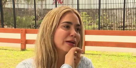 La hija de un inmigrante detenido reacciona al cierre de Alligator Alcatraz