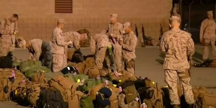 Un tribunal prohíbe expulsar a personas transgénero que prestan servicio militar