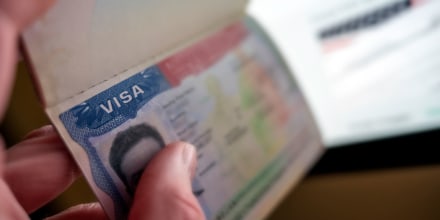 Nuestra abogada explica cómo regularizar su estaus si entró con visa a EE.UU.