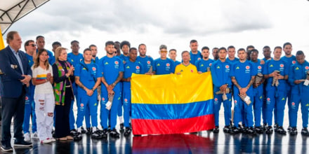 Petro despide a la selección de Colombia antes de viajar a San Diego para primer partido