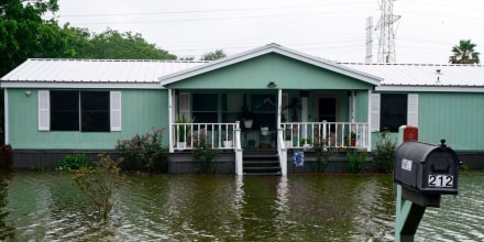 Los remanentes de Arthur golpean la costa de Texas con furtes lluvias