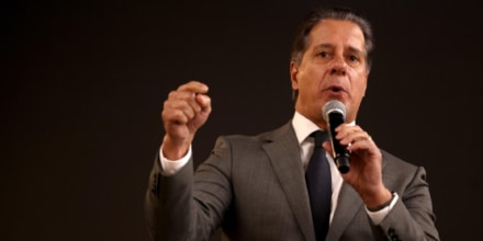 Carvalho renuncia a su cargo como superintendente escolar de Los Ángeles