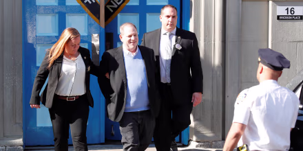 Image: Harvey Weinstein leaves the 1st Precinct