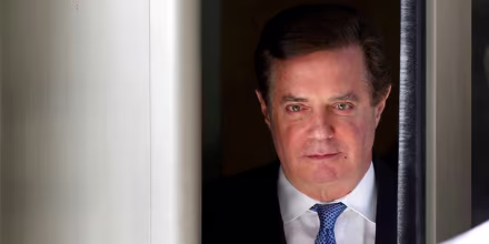 Image: Paul Manafort leaves court in Washington