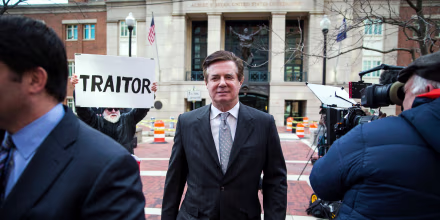Image: Paul Manafort leaves federal court in Alexandria