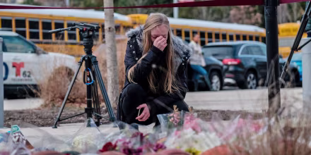 Image: Merion High School students and staff mourn the death of NBA legend Kobe Bryant
