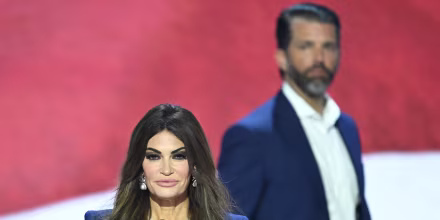 Kimberly Guilfoyle renuncia como embajadora de EE.UU. en Grecia tras acusaciones de corrupción