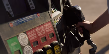 ¿Planea viajar este 'Labor Day'? La gasolina registra precio histórico