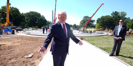 El presidente, Donald Trump, afuera de la Casa Blanca, el 19 de agosto de 2026.