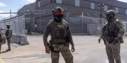 ICE rechaza propuesta de que sus agentes usen cámaras corporales que se activen automáticamente