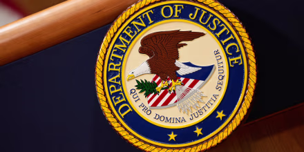 El DOJ demanda a California para bloquear el conteo de votos por correo de supuestos no ciudadanos
