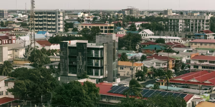 Llegan a Guyana seis deportados por EE.UU. cubanos y afganos