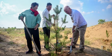 CHINA-INNER MONGOLIA-YIN YUZHEN-U.S.-RONALD SAKOLSKY-REUNION-VISIT (CN)