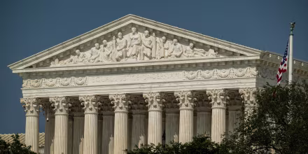 La Corte Suprema permite a Trump reactivar verificación de la ciudadanía a votantes