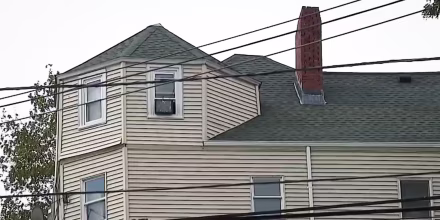 Acusan a hombre en Massachusetts de mantener a mujer retenida en un ático