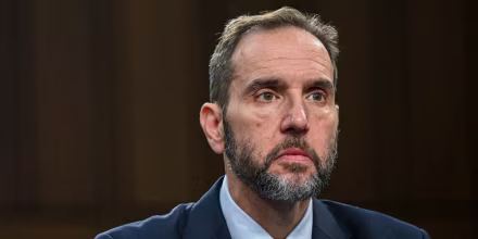 El exfiscal Smith defiende sus investigaciones sobre Trump durante audiencia en el Senado
