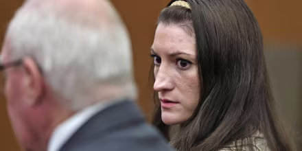 Juez del caso Lindsay Clancy ordena al jurado seguir deliberando tras negar a apartar a uno de sus miembros