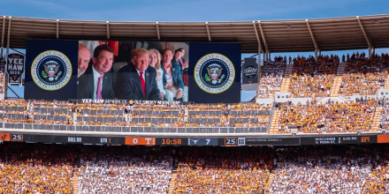 Trump asiste al duelo de fútbol americano entre Texas y Tennessee bajo un amplio operativo