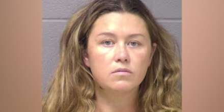 Acusan a una madre de Illinois de matar a su hijo de 2 años e intentar autolesionarse