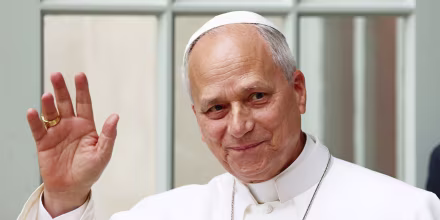 El papa retoma su trabajo desde el hospital tras cirugía por cáncer y evoluciona favorablemente