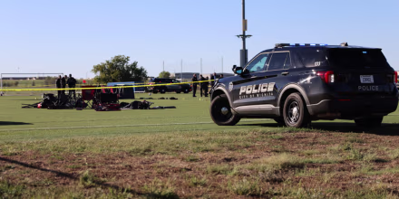 Sale libre y sin cargos la mujer que mató a un niño y un adulto con su auto en un campo de fútbol en Kansas