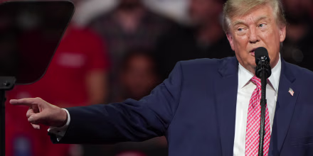 Trump hace campaña en Kansas mientras la inflación aviva las preocupaciones de los republicanos
