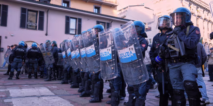 Soldados vigilan el centro de Milán mientras miles se manifiestan en Europa