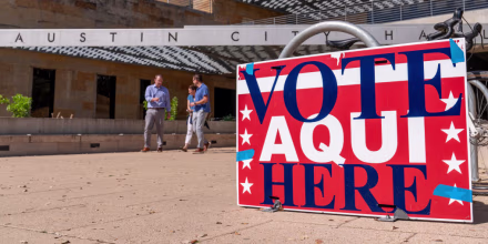 Los votantes latinos se alejan de Trump, según una encuesta de NBC News/Telemundo