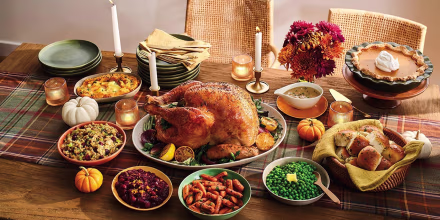 Aldi's Thanksgiving meal deal feeds 10 for under $39.