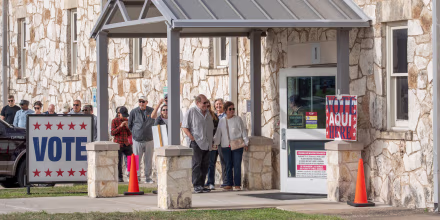 Latinos de Texas dicen no conocer a sus candidatos para las ‘midterms’ tras cambios en el mapa electoral