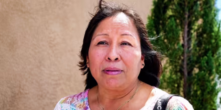 Madre denuncia que su hijo con esquizofrenia se suicidó mientras ella estaba detenida por ICE