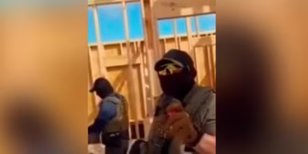 Pistolas, gritos y empujones: la redada de ICE en una obra en construcción en Texas
