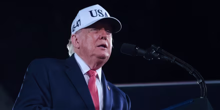 Trump repite su promesa de dinero a los votantes si los republicanos retienen el control del Congreso