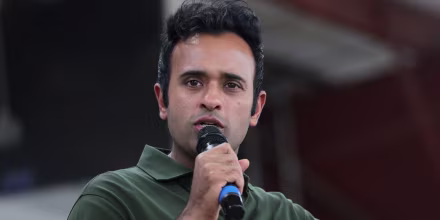 La campaña de Ramaswamy no retirará la polémica propaganda contra Acton
