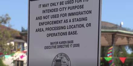 Los Ángeles prohíbe las redadas migratorias en edificios municipales