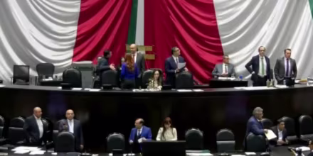 Qué implica la polémica ley 'antimemes' recién aprobada en el Congreso de México