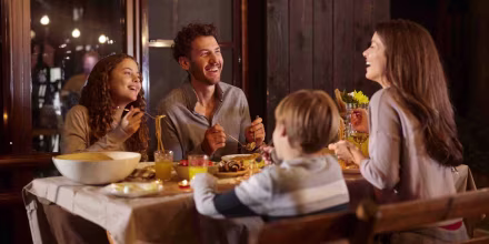 Psiquiatra explica por qué comer en familia ayuda al bienestar emocional