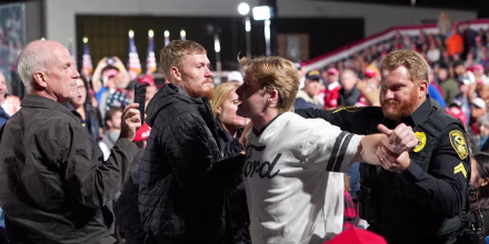 Protestas empañan esfuerzos de Trump para impulsar a su partido en Carolina del Sur