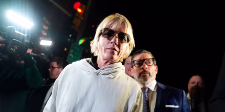 La actriz Selma Blair sale bajo fianza tras cargos de violencia en un vuelo de Delta